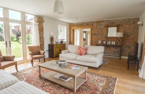Lincoln House | Shakespeare Cottage