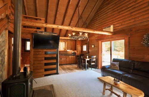 Sault Ste. Marie Cabin | Shaky Jack’s Cabin - Charming cabin in lovely Sault Ste. Marie