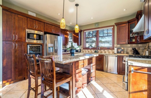 Craigleith Cottage | Shale Beach House - 5 mins to Blue Mountain Village!