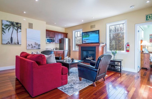 Craigleith Cottage | Shale Beach House - 5 mins to Blue Mountain Village!