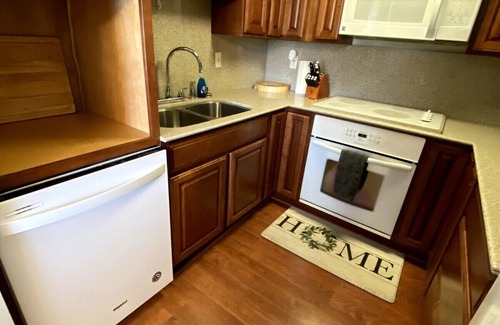 Shalimar Condo | Shalimar Condo 2 Bedrm, Full Bath, next to marina!