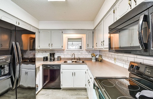 Shalimar House | Shalimar Townhome w/Screened Porch: 6 Mi to Beach