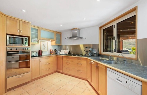 Queenstown City Centre House | Shambala: Luxury Villa with Queenstown Views