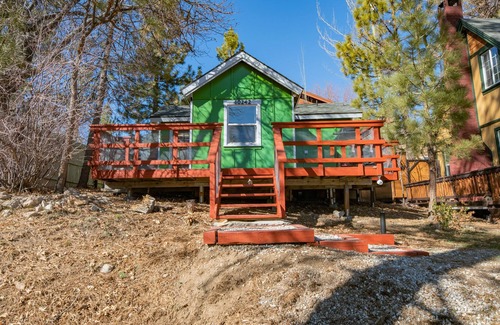 Big Bear Lake Cottage | Shamrock Cottage - Adorable cottage is close to the lake, marinas, and village with mountain views!