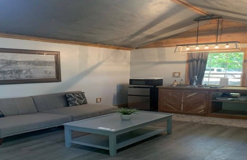 Boles Cabin | Shamrock Shack @WYLD CITY