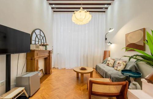 Huaihai Road Commercial Area House | Shanghai Downtown Blossom B&B- Yongkang Road