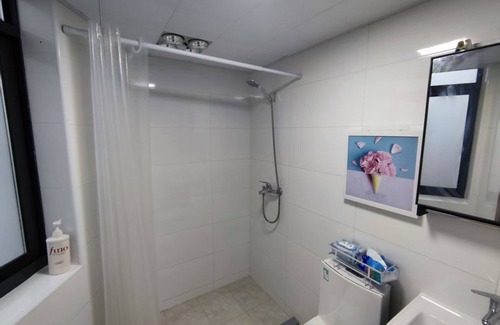 Changning Apartment | Shanghai Gubei flat near line2 with private garden