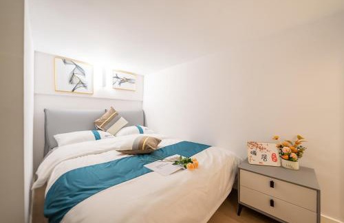 Changning Apartment | Shanghai Hills & Wanye Spacious Family Suites close to line 13