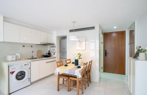 Changning Apartment | Shanghai Hills & Wanye Spacious Family Suites close to line 13