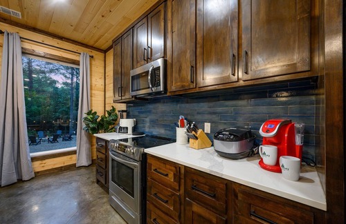 Pickens Cabin | Shangri-La DeeDa,Suffleboard,Foosball,HotTub,Pool Table,Playset
