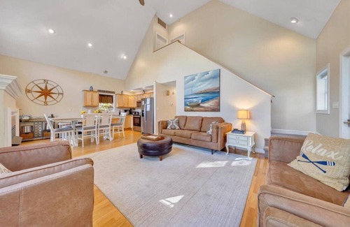 Smith Mountain Lake House | Shangri-La -dogs friendly, firepit, wifi, 2 kayaks, 2 kitchens, and a Pool Table