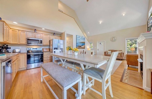 Smith Mountain Lake House | Shangri-La -dogs friendly, firepit, wifi, 2 kayaks, 2 kitchens, and a Pool Table