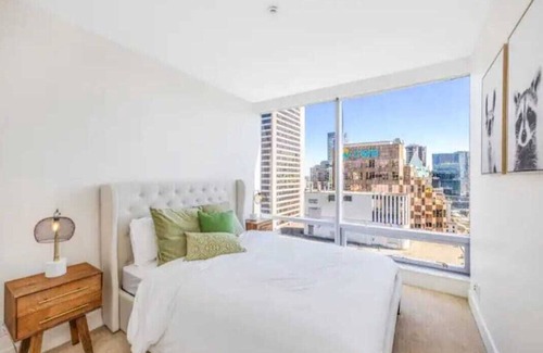 North Vancouver Apartment | Shangri-La - Downtown Core W/ Splendid View