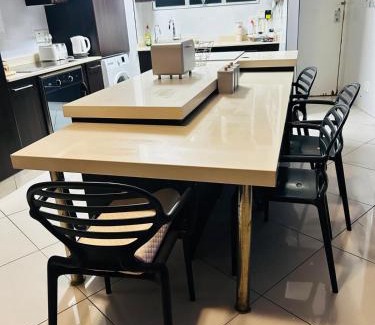 Doonside Apartment | Shangri La Holiday Apartment 803