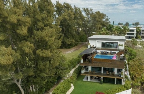 Anna Maria House | Shangri-La -Luxury Gulf-Front 4BR with Pool, Gym & Golf Cart