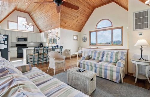 Tuckahoe House | Shannon: Semi-Oceanfront | Shared Pool Access