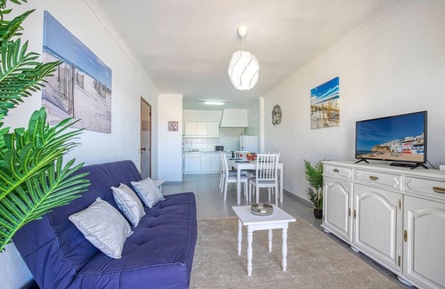 Vale de Centianes Apartment | Shanta Spacious 3 Bedrooms Apartment Overlooking the Beach