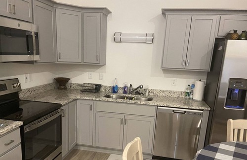 Tavares Condo | Shantiniketan B 12 /2112 /50 minutes to the Disney 2 mile to down town Tavares.