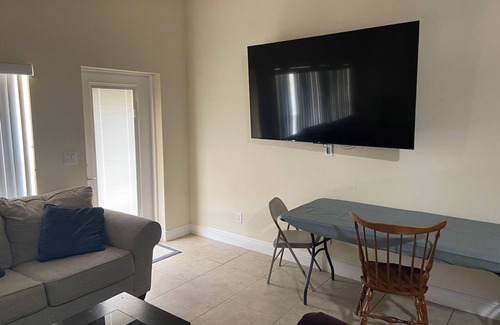 Tavares Condo | Shantiniketan G 5/2605/50 minutes to the Disney 2 mile to down town Tavares.