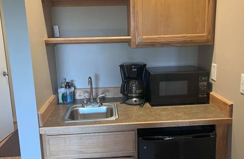Bellaire Condo | Shanty Condo-Pool Pass & Great Views Included!