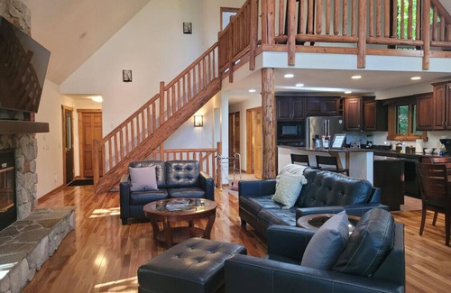 Mancelona House | Shanty Creek · Spacious 5-bdr cabin w/hot tub & golf course view!