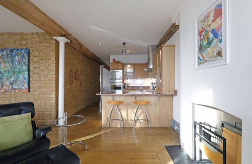 Cathedrals Apartment | Shard View near Borough Market