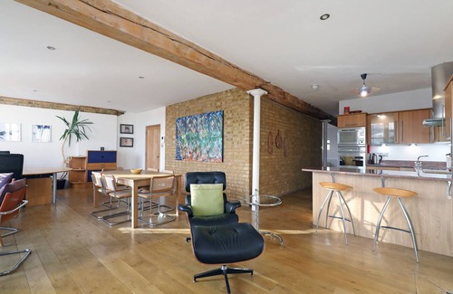 Cathedrals Apartment | Shard View near Borough Market