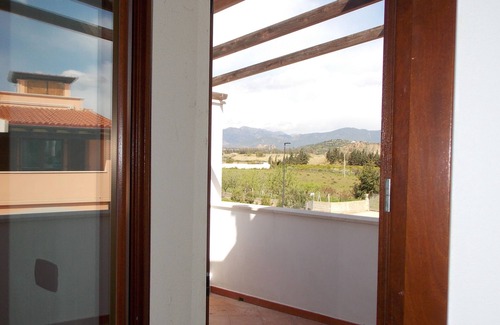 Girasole House | Shardana Blu - Net Zero Home Holiday - Sleeps 4