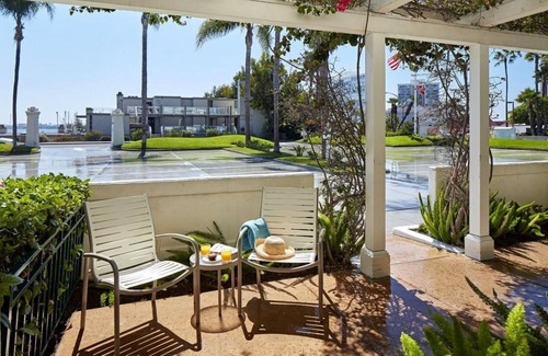 Coronado Hotel | Share a Grand Experience! 4 Upscale Units Near Coronado Bridge! Pool, Parking!