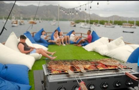 Labuan Bajo Boat Rental | Share trip komodo 3Days 2Nigh Friday-Sunday