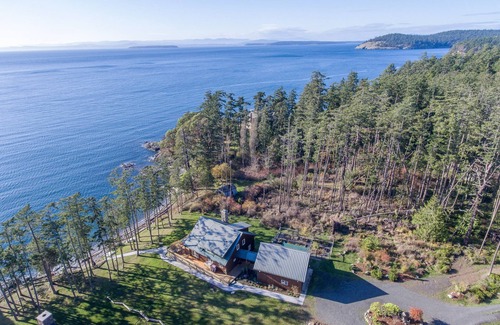 Friday Harbor House | Shared beach on San Juan Island! Stunning Sunsets! (OBB)