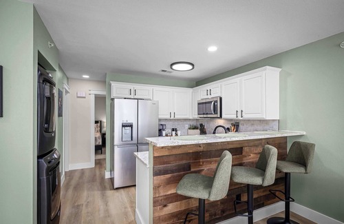 New Braunfels Condo | Shared Heated Pool Balcony BBQ Near Downtown