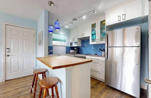 Port Aransas Condo | Shared Heated Pool, Boardwalk to Beach, Golf Cart Access