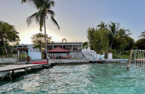 Chetumal House | Shared house on the shore of the Bacalar lagoon with 3 rooms for 10 people