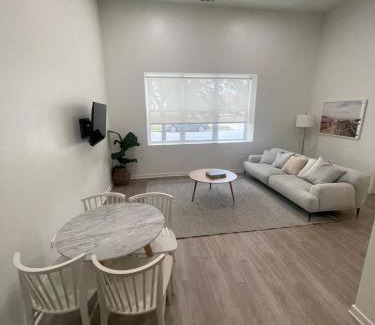 University Village / Little Italy House | Shared Modern apartment close to Downtown Chicago