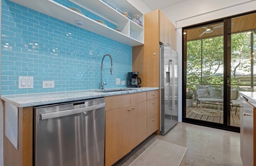 Blackshear-Prospect Hill House | Shared Pool + East Austin - Eastside Palm House!