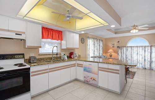 Mid Island House | 🏖️Shared Pool | Steps to the Beach | Awesome Location | Beach Villa B🏖️