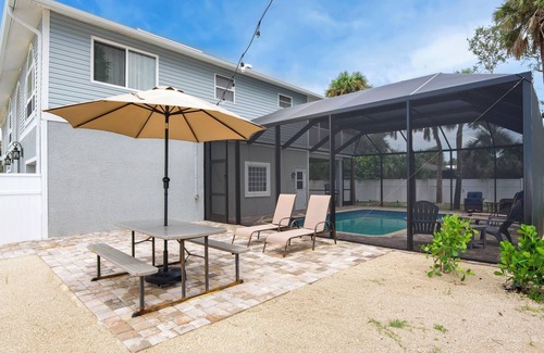 Mid Island House | 🏖️Shared Pool | Steps to the Beach | Awesome Location | Beach Villa B🏖️