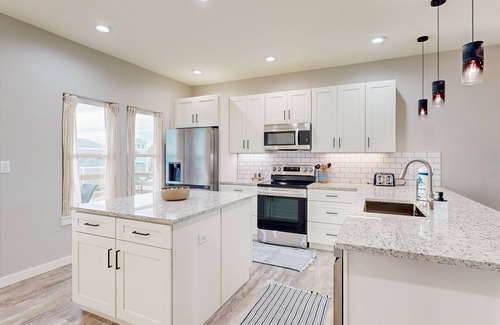 Bella Vista House | Shared Pool, Shared Hot Tub, Pet Friendly