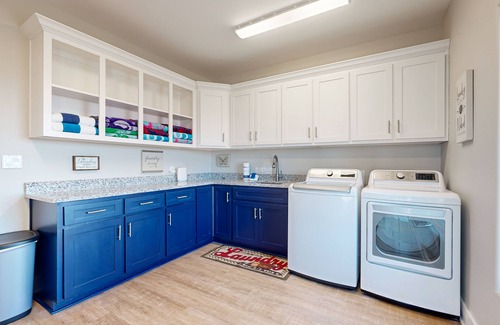 Bella Vista House | Shared Pool, Shared Hot Tub, Pet Friendly