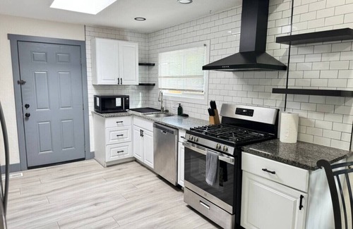 Barnum West Cabin | Shared Room near Downtown Denver & Lake (Room 4)