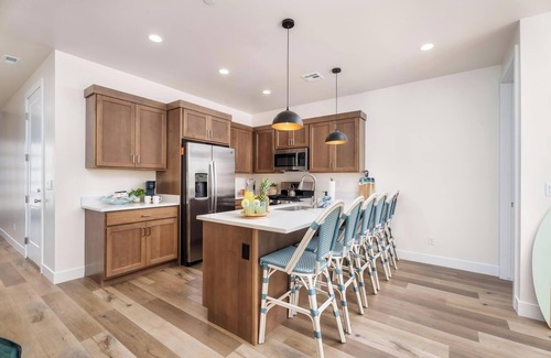Hurricane Condo | Shark Beach Escape - Private Hot Tub - Near Zion - Sleeps 26