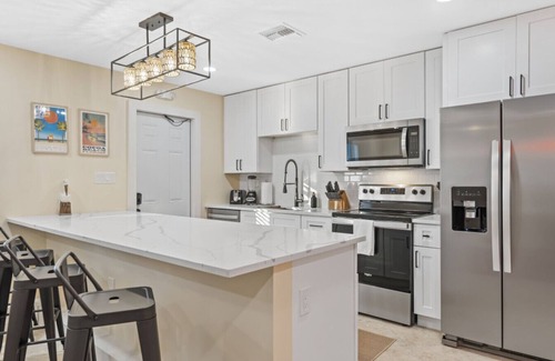Cocoa Beach Apartment | Shark Tank Cocoa Beach 4 2BR Units 8BR Total Each Sleeps 5 Walk to Beach