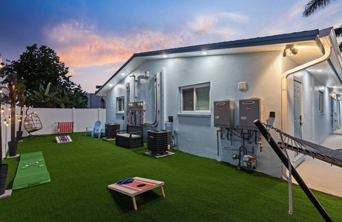 Cocoa Beach Apartment | Shark Tank Cocoa Beach 4 2BR Units 8BR Total Each Sleeps 5 Walk to Beach