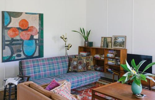 Yamba House | Sharon - Pet Friendly Beach Cottage in Town