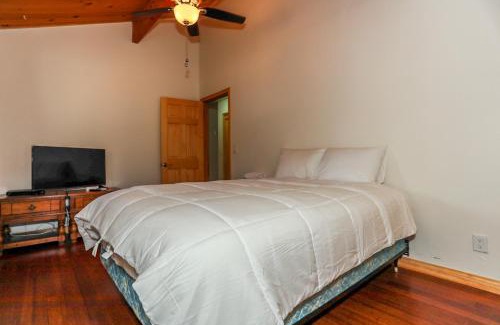Whispering Forest House | Shasta Mountain Cabin - 1916 by Big Bear Vacations