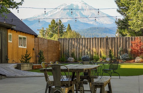 McCloud Cabin | Shasta View Lodge - Cedar Cabin