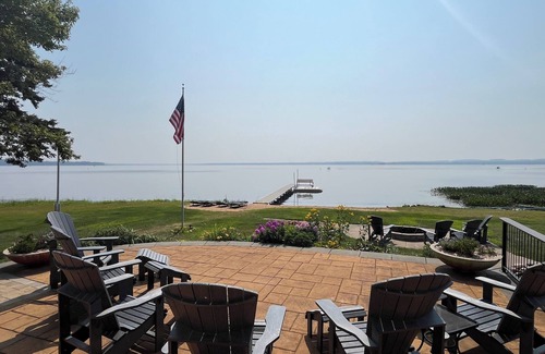Shawano House | Shawano Lake House on The Point