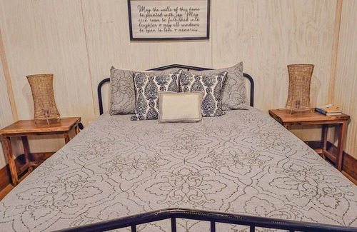 Ozark House | Shawnee Overlook - Lakefront Retreat on Lake Egypt