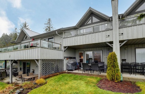 Shawnigan Lake Condo | Shawnigan Lake Beach Resort 2 Bedroom Beachfront Condo!